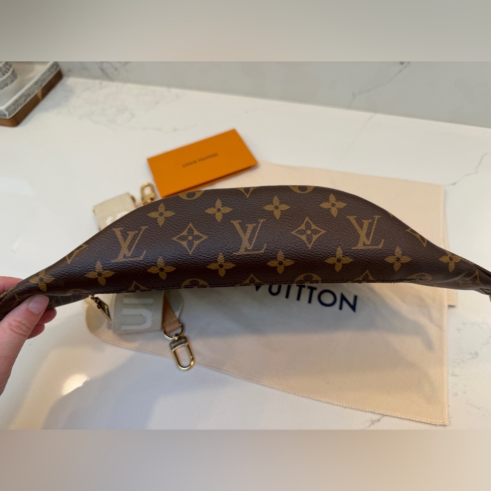 ❌SOLD OUT❌ Louis Vuitton Highrise Bumbag - Picture 8 of 13